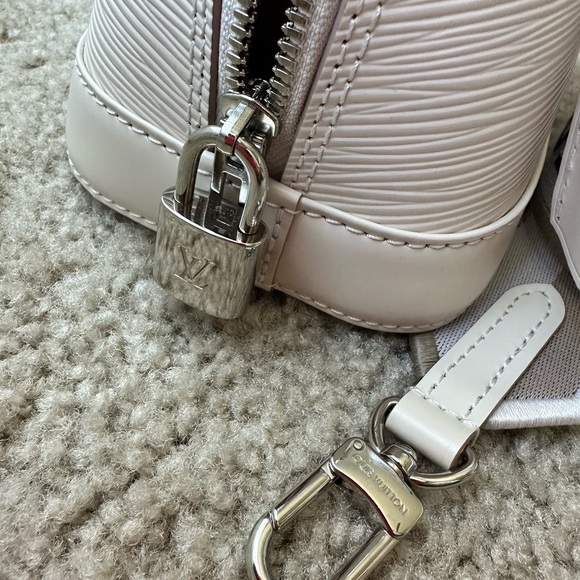 Louis Vuitton Alma BB Quartz epi - Picture 6 of 13